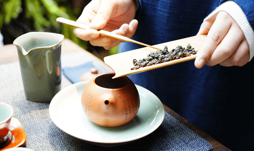独自の作法でお茶を味わう「茶藝館」